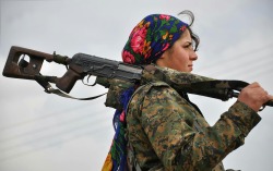bijikurdistan:  Kurdish Female YPG Fighter