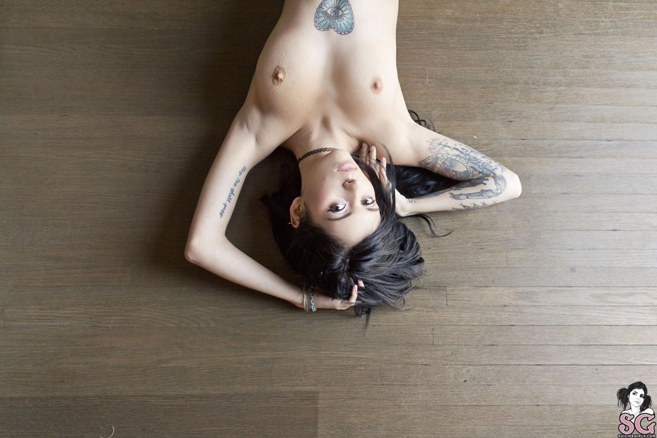 suicidegirlslover:  Coralinne Suicide