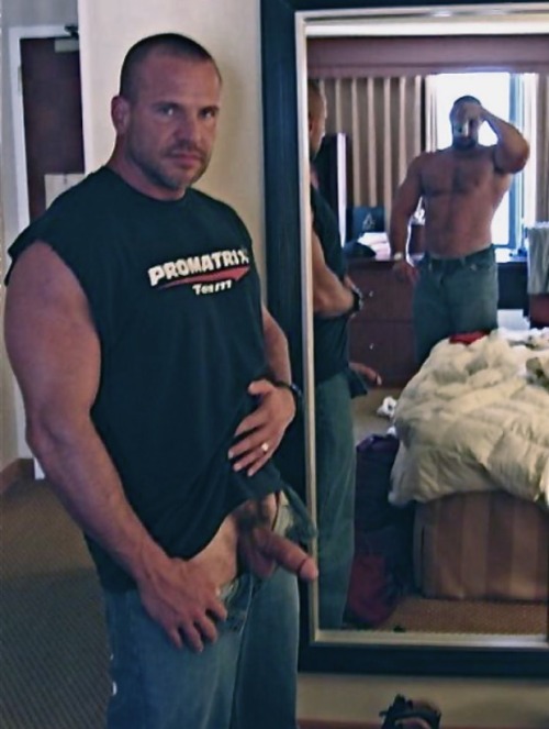hairyblokes:  Lots of Hairy Blokes, Bears and Daddies. (submissions welcome, all only over 18 please) Follow me at Hairy Blokes.
