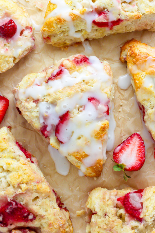 Porn photo do-not-touch-my-food:  Strawberries and Cream