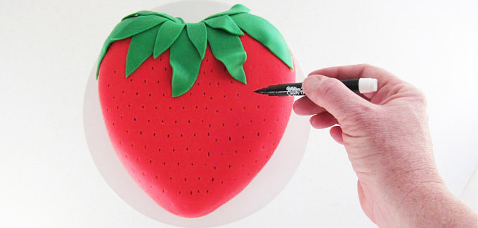 sweetoothgirl:strawberry surprise cake