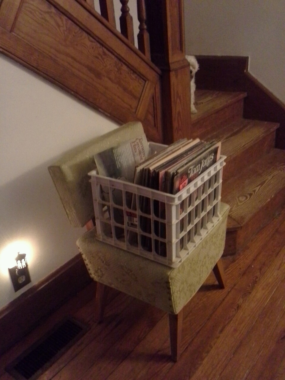 liamschesthair:  LOOK AT ALL THESE FREE RECORDS I GOT TODAY 