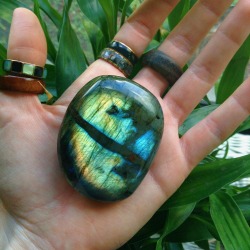 pixypinup:  My dragon tales stone labradorite