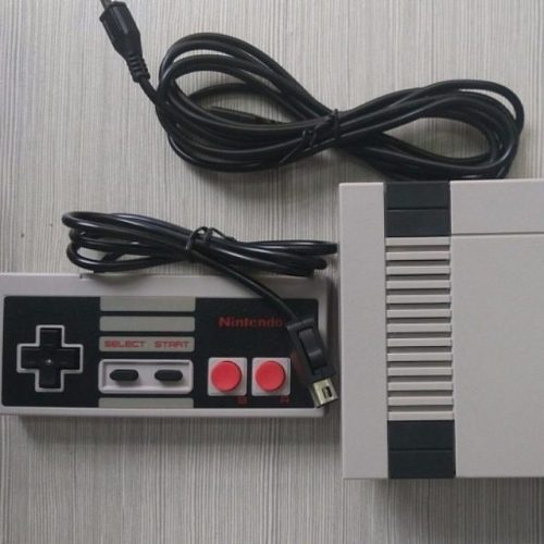 Fabricaron una copia casi fiel al NES Mini y esta se promociona como la original de Nintendo. En los