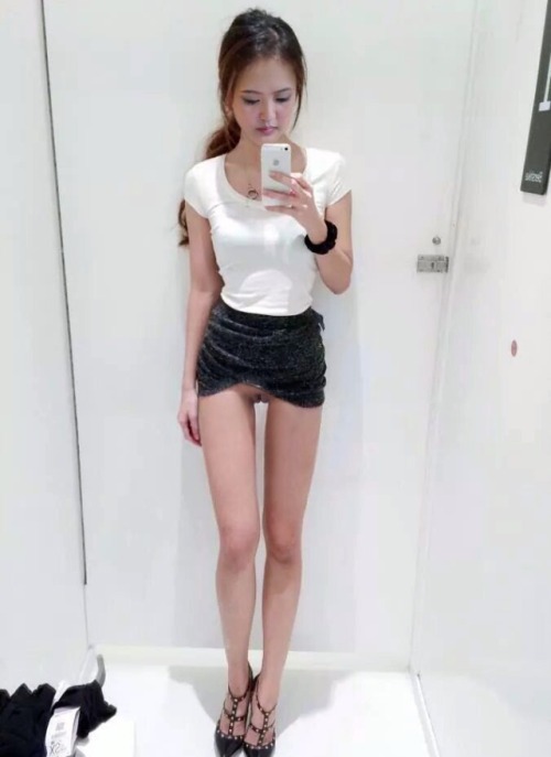 naughtymalaysia:  Hi sweetie.  Your skirt length is just nice.