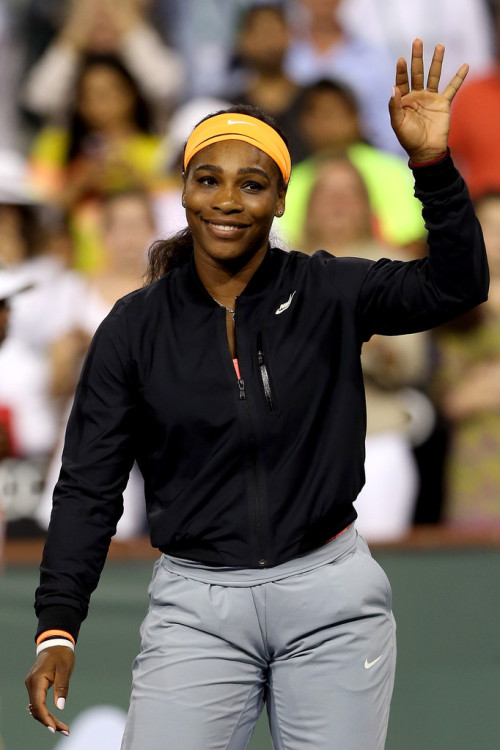 Serena Williams addresses the crowd after withdrawing from the tournament due to injury during day t