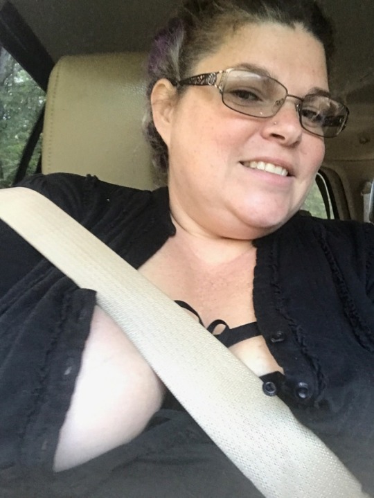 cutehousewife0523:  Showing off my good side