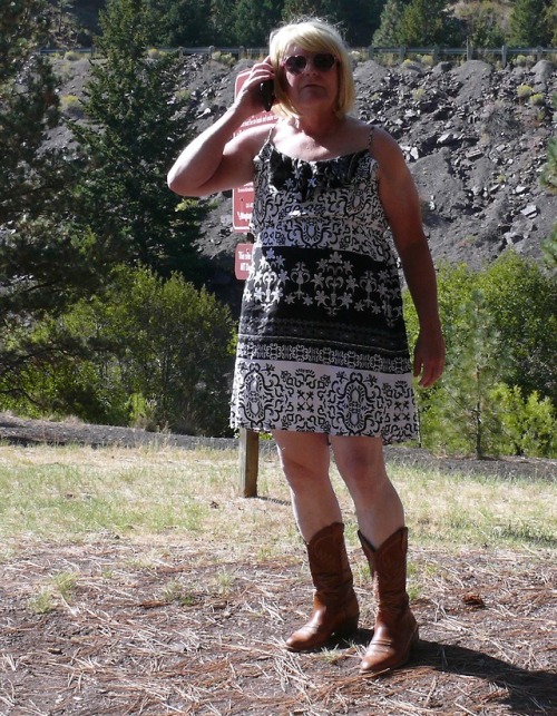 a simple dress i wore earlier at a rest stop,, i got some intresting looks, lol mostly from older wo