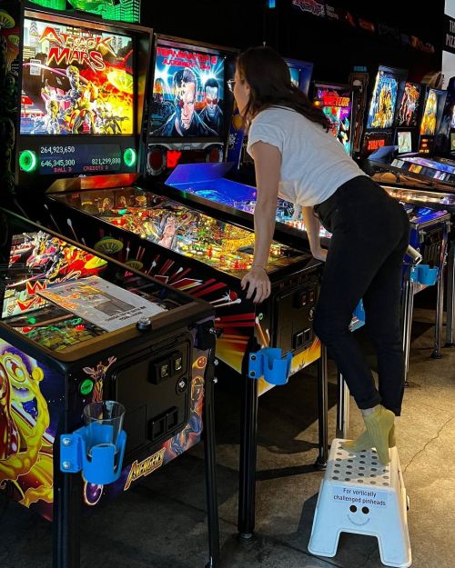 My shoe’s heel broke but @marcopinball was there for me 😍 (at Holmes Pizza & Arcade) https://www.instagram.com/p/CkExZGov006/?igshid=NGJjMDIxMWI=