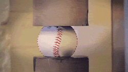 jellyjiggleboy:  digg:  WHY CANT I STOP WATCHING THIS  What is that baseball filled with? 