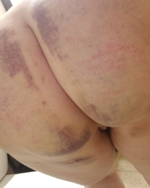 jewican:  scratch-meowt:   I’m at peak purple today 🤷‍♀️🤷‍♀️🤷‍♀️  purpleness provided by @usmcdom   That ass, though… 🔥🤤 