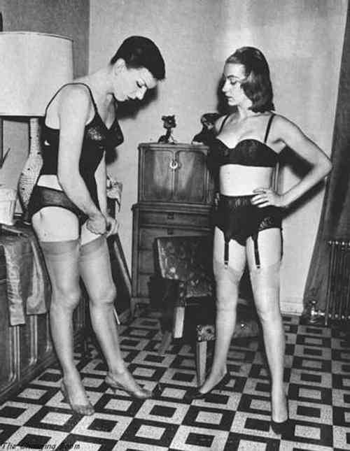 fedomsissy:  http://fedomsissy.tumblr.com/archive  Y awesome vintage  way awesome