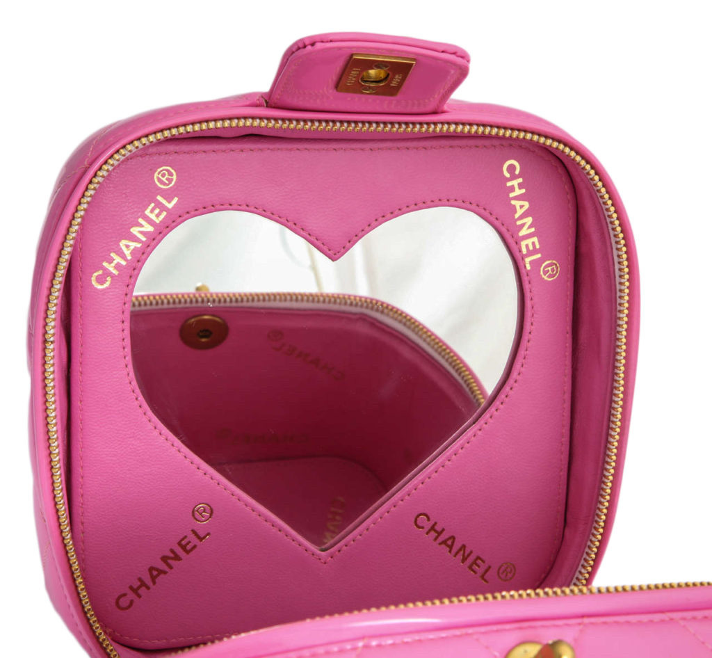 Chanel CHANEL Enamel Heart Vanity Handbag Beige Pink EIT0747 – NUIR VINTAGE