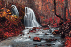 drxgonfly:  Silver Stream Waterfall (by  Denys Bilytskyi)