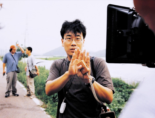 doyouevenfilm: Joon-ho Bong on the set of ’Memories of Murder (2003)‘  