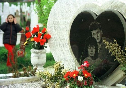 fluentlyfaithless:19 May 1993 - Romeo and Juliet of SarajevoHe was a Bosnian SerbShe was a Bosnian MuslimBoth lived under the siege of Sarajevo during the warThey wanted to start their lives together away from the violenceThey struck a deal with both