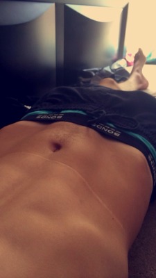 crinklemylife:  Ay it’s moi stomach 