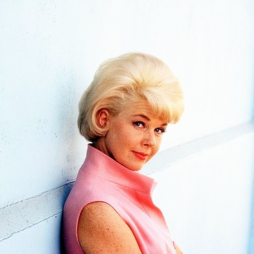 normasjeanes: Doris Day photographed by Milton Greene, 1962.