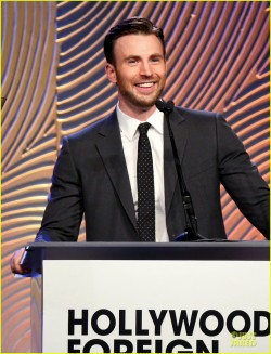 throughyellowlights:  Chris Evans- Hollywood