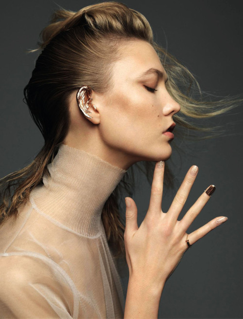 visualjunkee:A GOLDEN GIRL - model: Karlie Kloss - photography: Nico - styling: Julie Chant-Bombard 