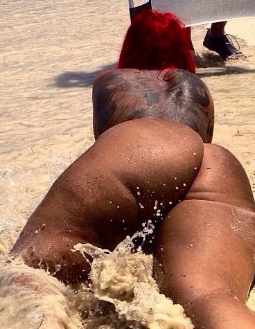 nakedwife:  PERFECT BEACH BODY!  CURVES ROCK! http://nakedwife.tumblr.com https://twitter.com/levityheaven