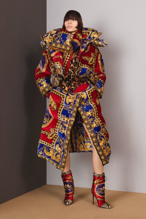 fuckrashida:brownbarbiesugar:fuckrashida:Donatella decided to give the girls what they want for pre-