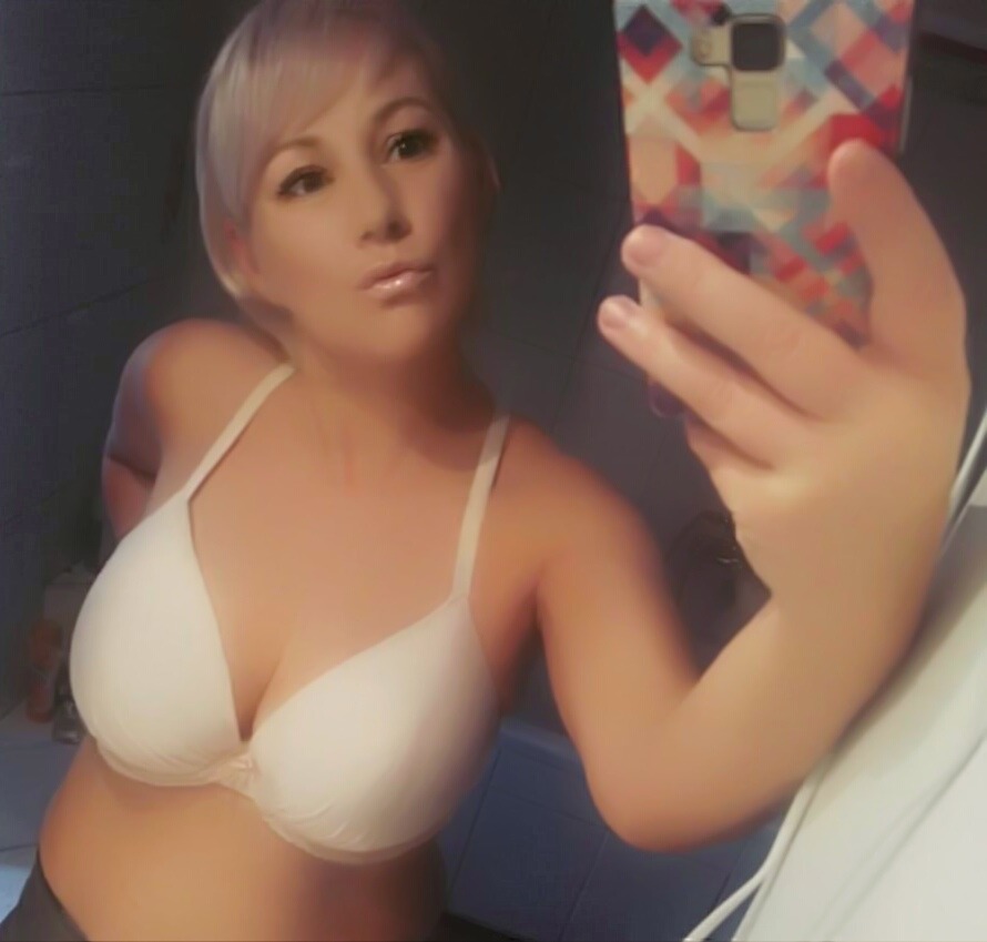 bigtitmilflover:  bigtitmilflover:  Http://sexyladyinsane.tumblr.com 💋💋💋