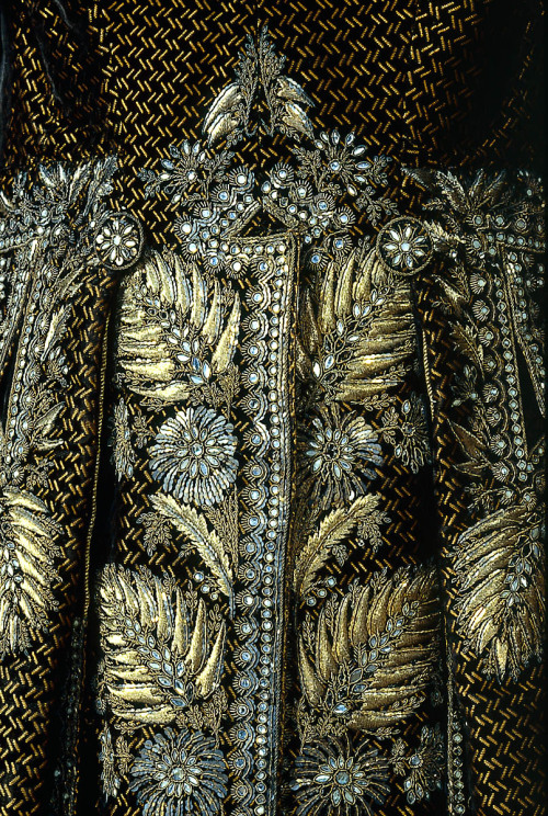 ephemeral-elegance:Metallic Woven and Embroidered Court Suit with Glass Embellishment, ca. 1785-92vi