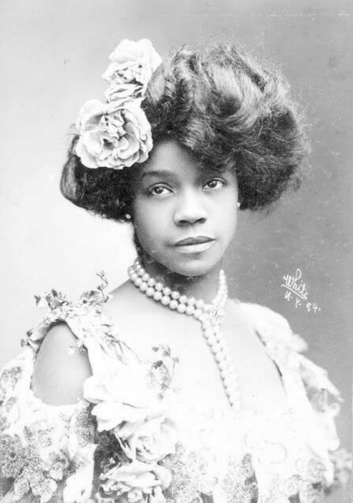 vintageeveryday:  30 stunning portraits of Black women from the Victorian era.