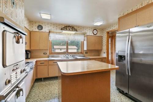 $500,000/4 br/1930 sq ftLemont, IL built in 1961