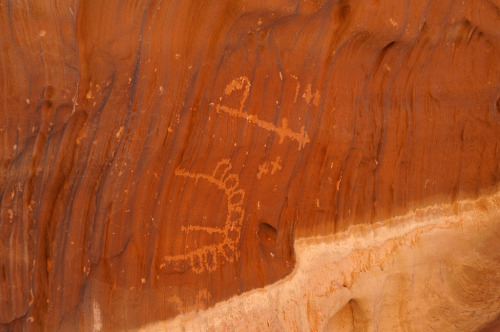 ancientart:The focus of today shall be: the Mouse Tank Petroglyphs of the Valley of Fire State Park, Nevada, USA.Mouse T