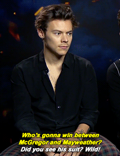 solo-harry:Harry changing the subject from sports to fashion