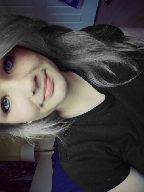 lesbianswholooklikeumlesbians: My name is Ricki, I’m 18 and and I like coffee. Come say hi c:  https