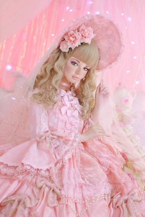 felicitycindy:Dressed as a Southern Belle in a beautiful pink gown with a matching pink bonnet and p