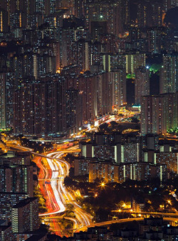 cityneonlights:  source: photographer | Hong Kong