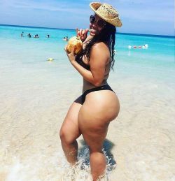 kornbredfed:  K O R N B R E D F E D @allhailkingsteph  #kornbredfedgirl #Thickaf #eyecandy #thickerthanasnicker #badazzredbone #thickestonig #bigbootygirls #phatasses #phatty #bigbootyproblems #