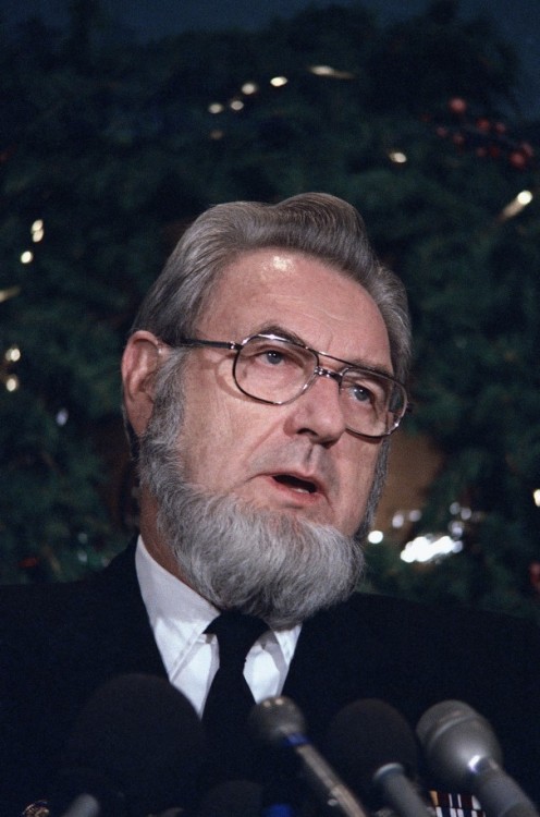 maturemenoftvandfilms:C. Everett Koop (1916-2013)Physique: Average BuildHeight: 6’ 1" (1.85 m)C