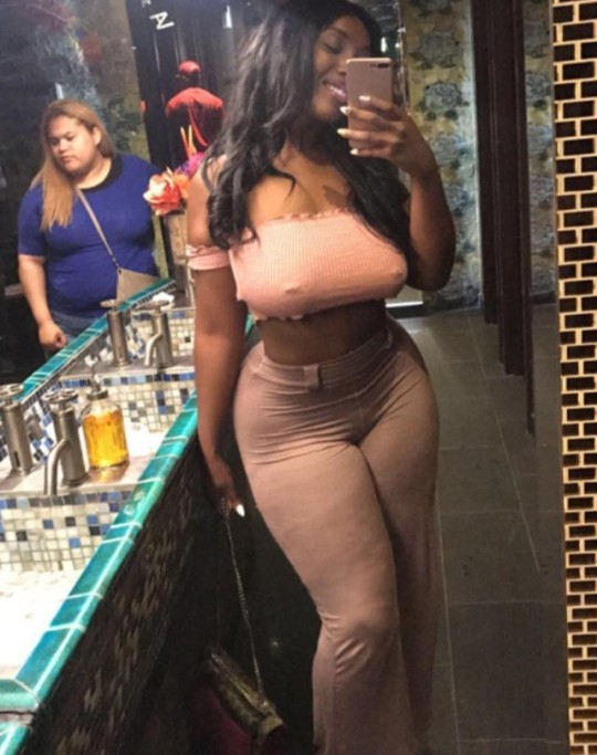kingjazziedad:  CurvyLicious Mamita 💚 💜 💚 DeliciouslySexy. Curvy. BigBootiDelicious Mami.Ms CrisanaMariyah ❤️ 💜 💙 