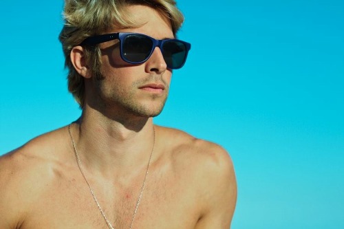 minidod1012:  *BERNARDO V. blond??!!