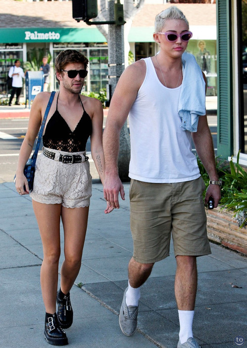 tastefullyoffensive:  Celebrity Faceswaps 
