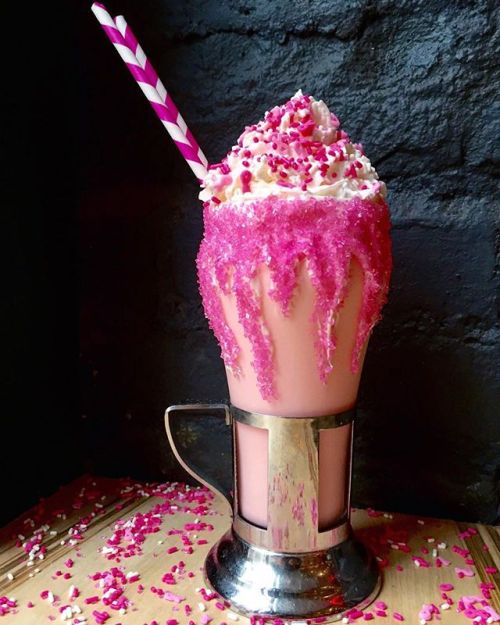 viewing.nyc/check-out-these-insane-foot-tall-milkshakes-at-black-tap-in-soho/blacktap