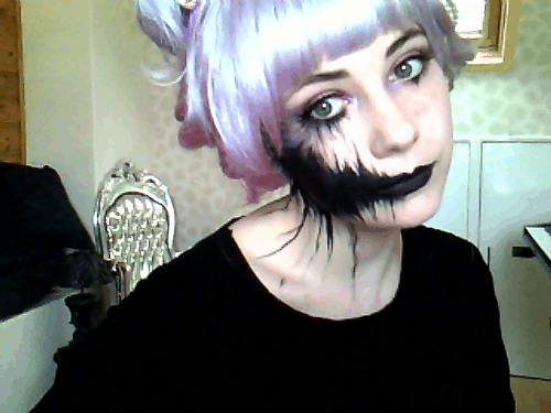 gothiccharmschool:  snow-ice-water:  Going to a monster party tonight!I’m way to early, though.. Maybe I’ll post more pictures later :3  This is fantastic, and I need to remember it for future costume ideas. 