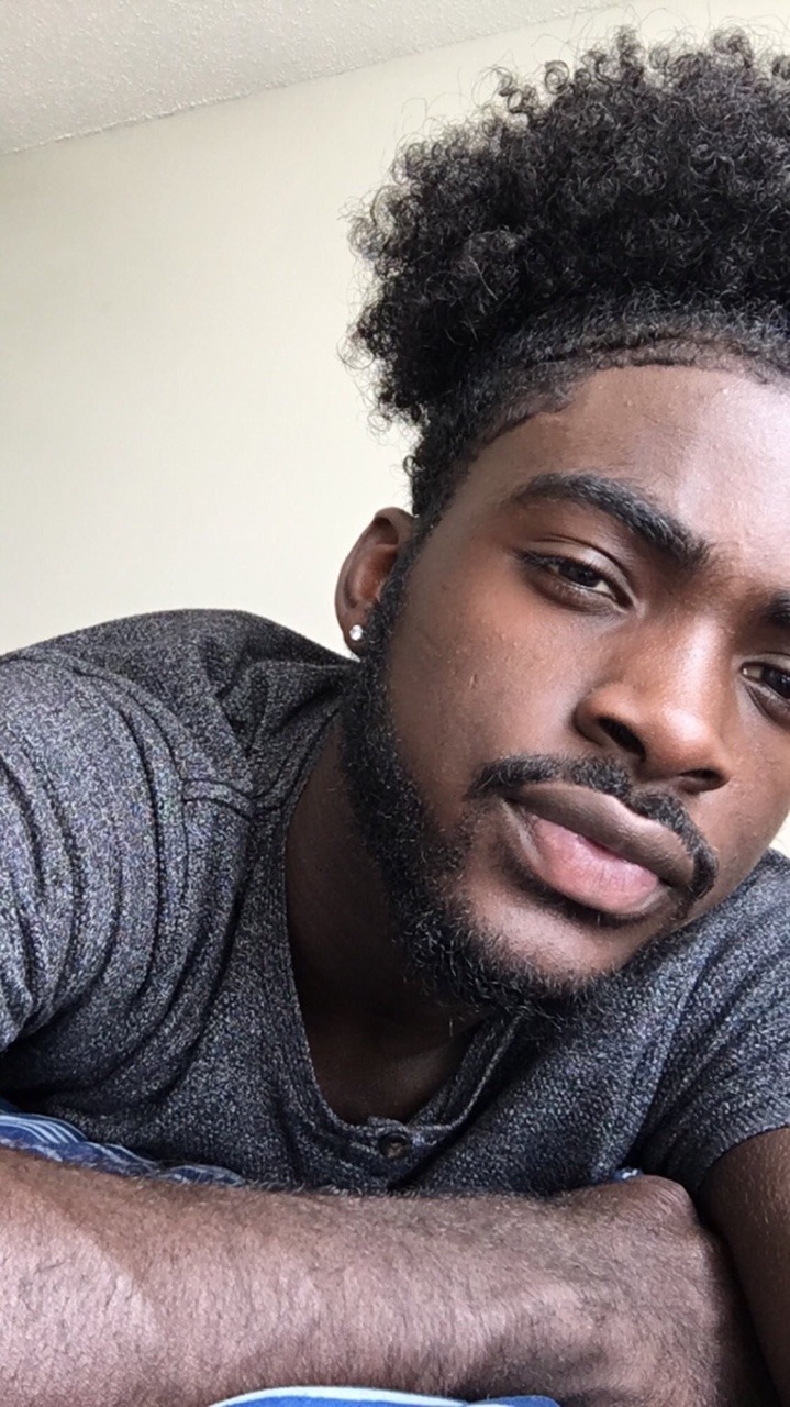 bornxaxqueen:  no-pessure: IG/Twitter| @AaronJOates  😍