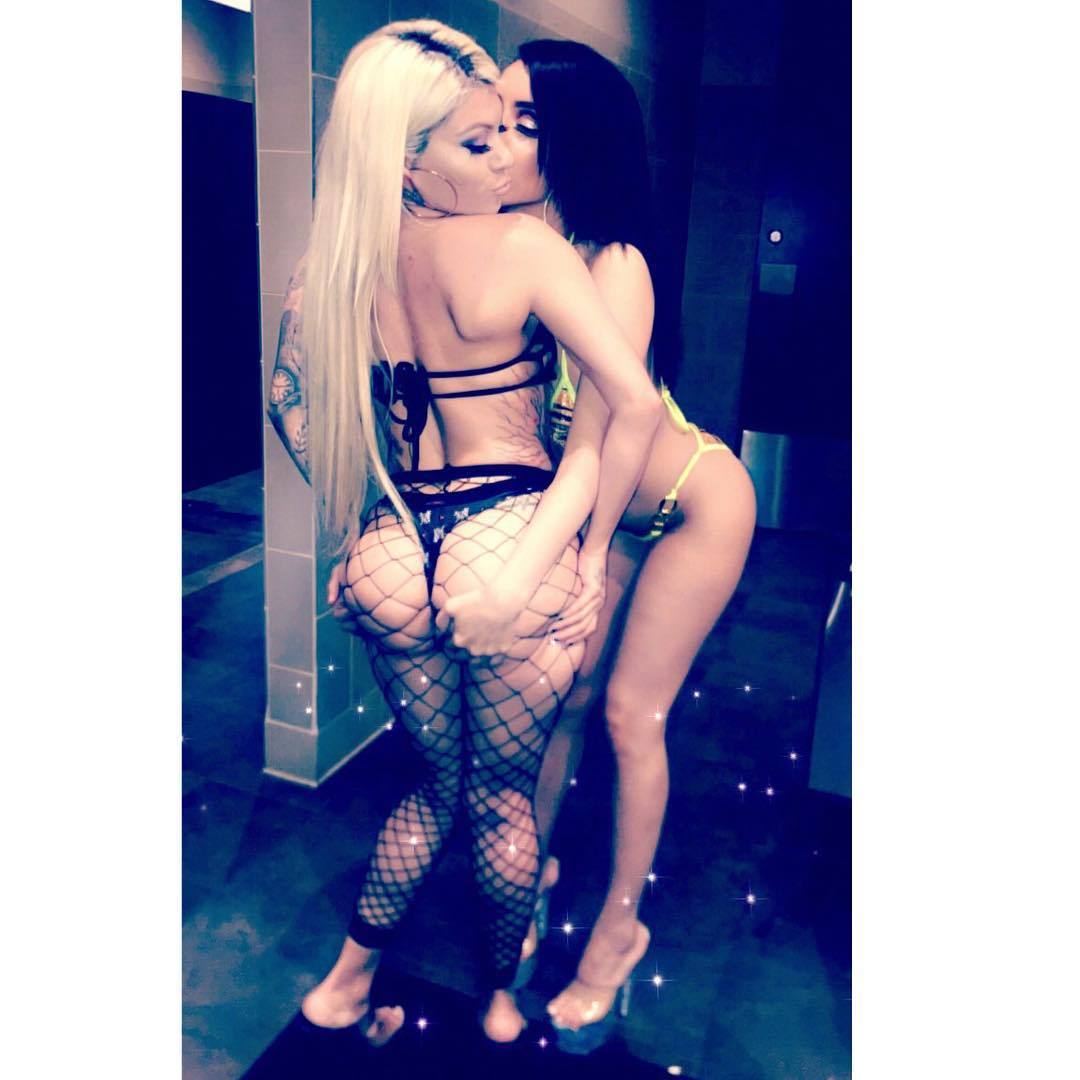 stripper-locker-room:  https://www.instagram.com/hunnie3/