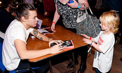 dslakhfdsalkhfsdalhfdsa-deactiv:  WWA Book Signing in London - December 10th, 2014