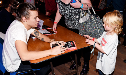 dslakhfdsalkhfsdalhfdsa-deactiv:  WWA Book Signing in London - December 10th, 2014 