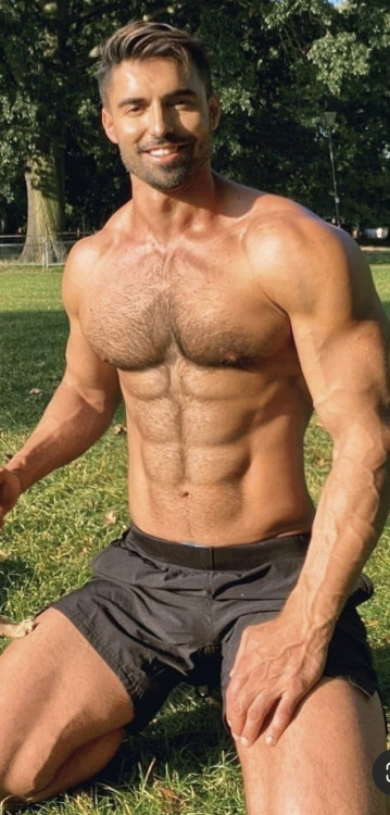 workingatit:  beards-of-paradise:Thiago Lazzarato   Shirtless Perfection 🥰 