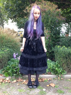 appreciatethemoment:  In todays coord I am wearing the beautiful flocked skirt I bought from shortcuttothestars for the first time.  It fits perfectly into my collection :3 