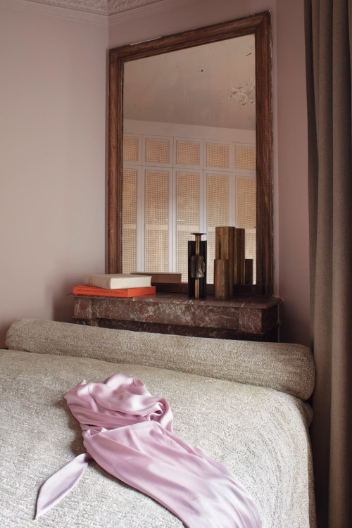 Parisian apartment, interior design by architect Diego Delgado Elias. 