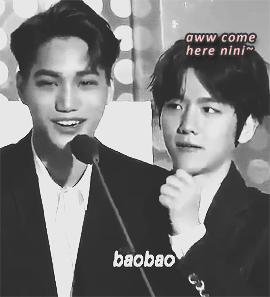 A Hyper Baekhyun Comforting An Emotional Jongin After Exo Won The Daesang Award [x]
